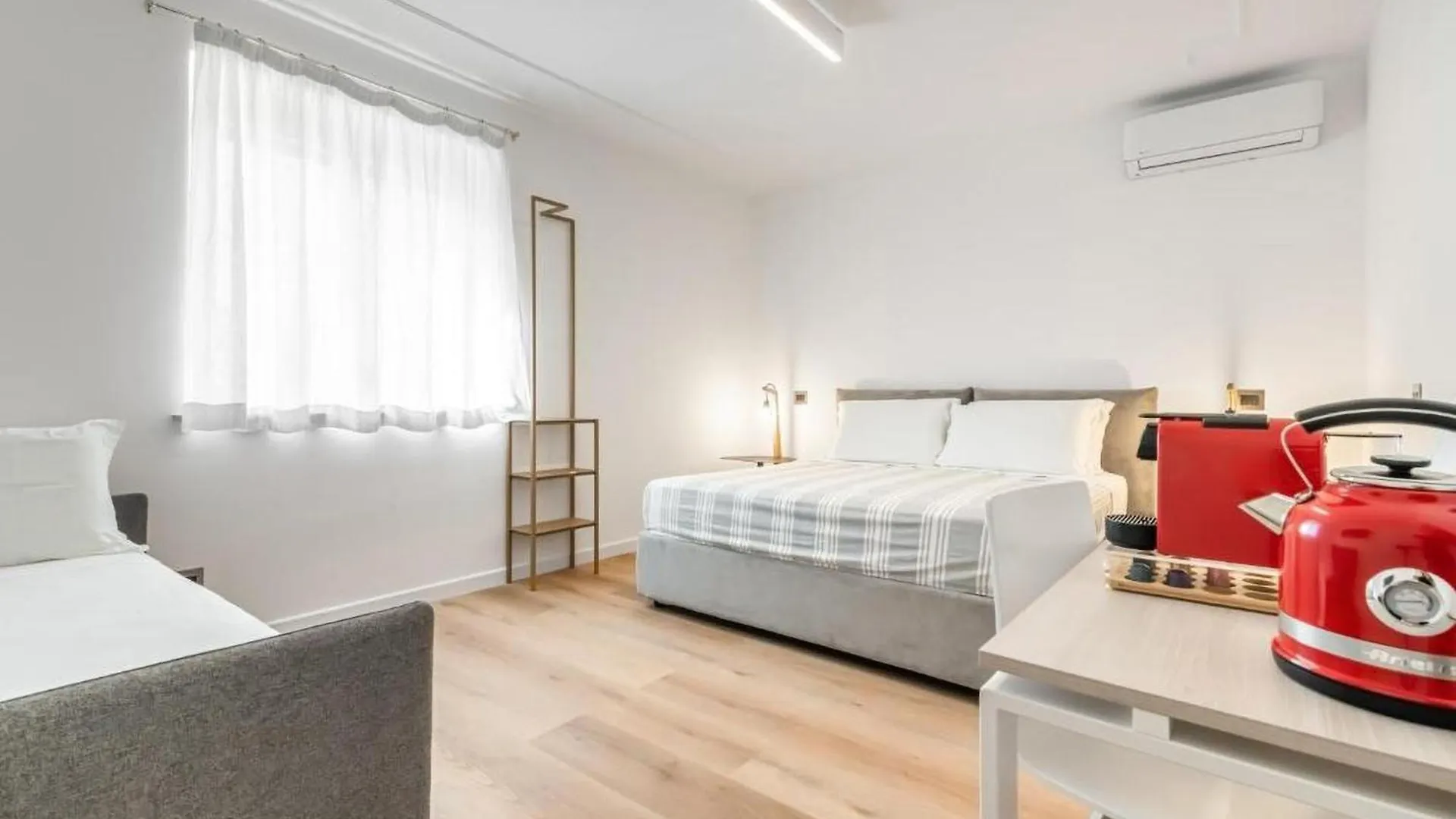 Ferrara Palace Apartments - Centro Storico Palermo 0*,  Italy